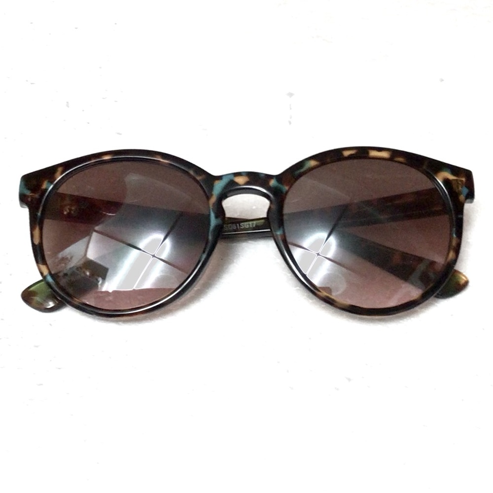 NWOT Women’s Tortoise Cat Eye Sunglasses w/Brown Lens and Outdoor UV Protection